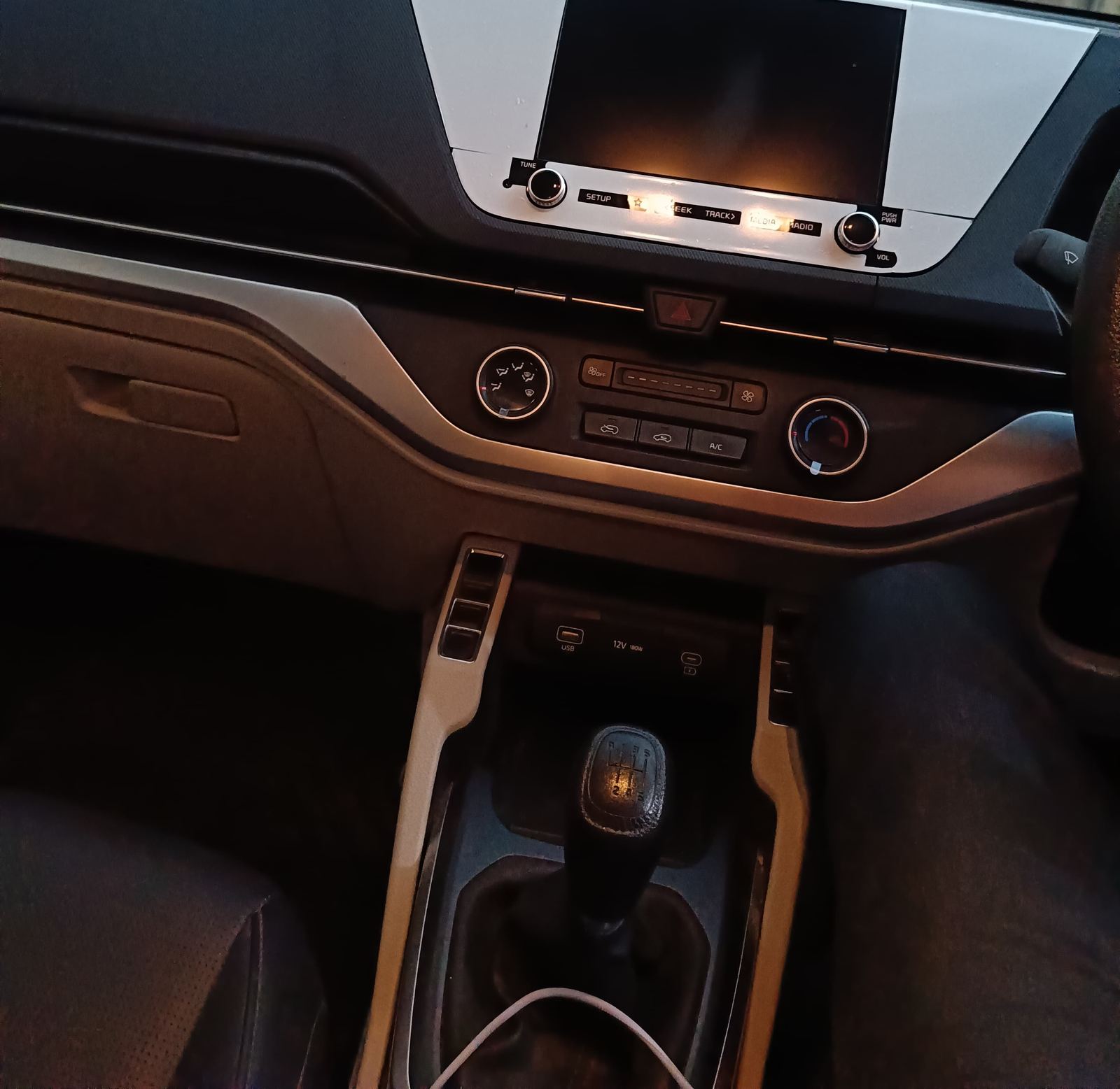 Kia Carens Premium (O), photo 9 of 15
