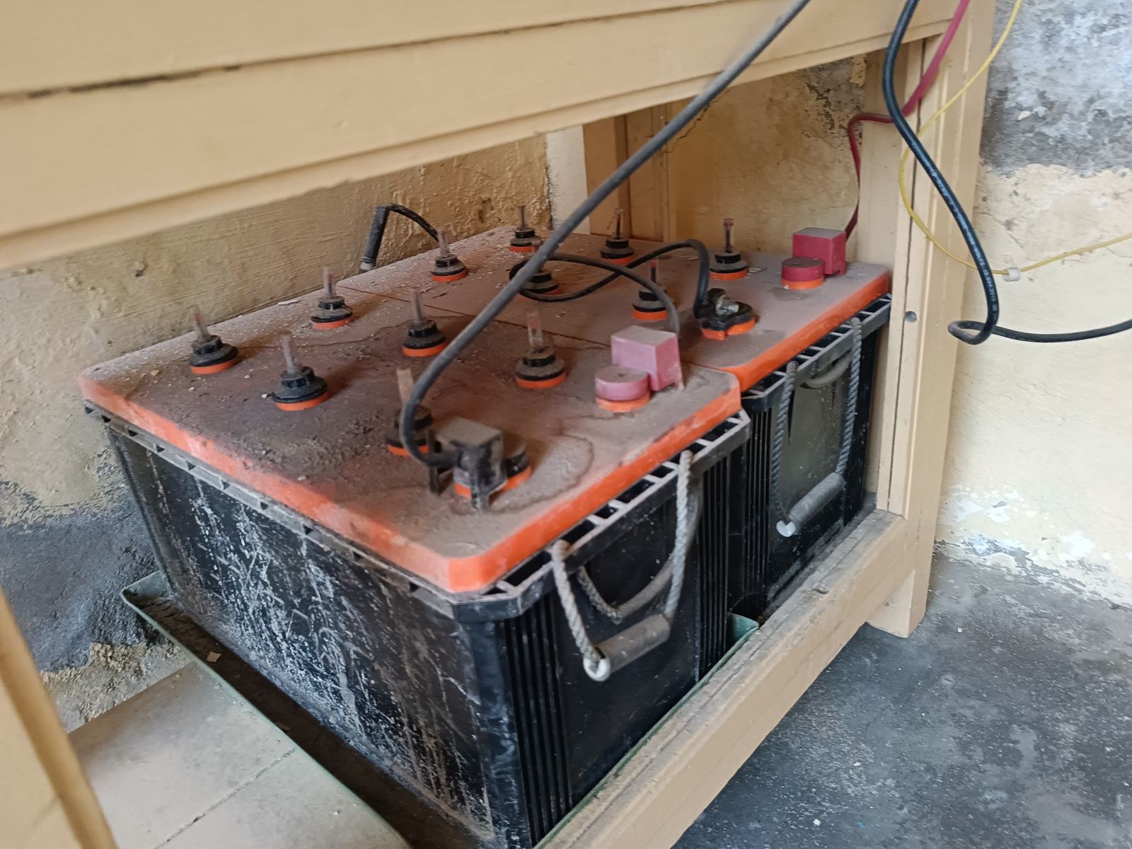 AMAZE Inverter with Batteries, photo 2 of 2